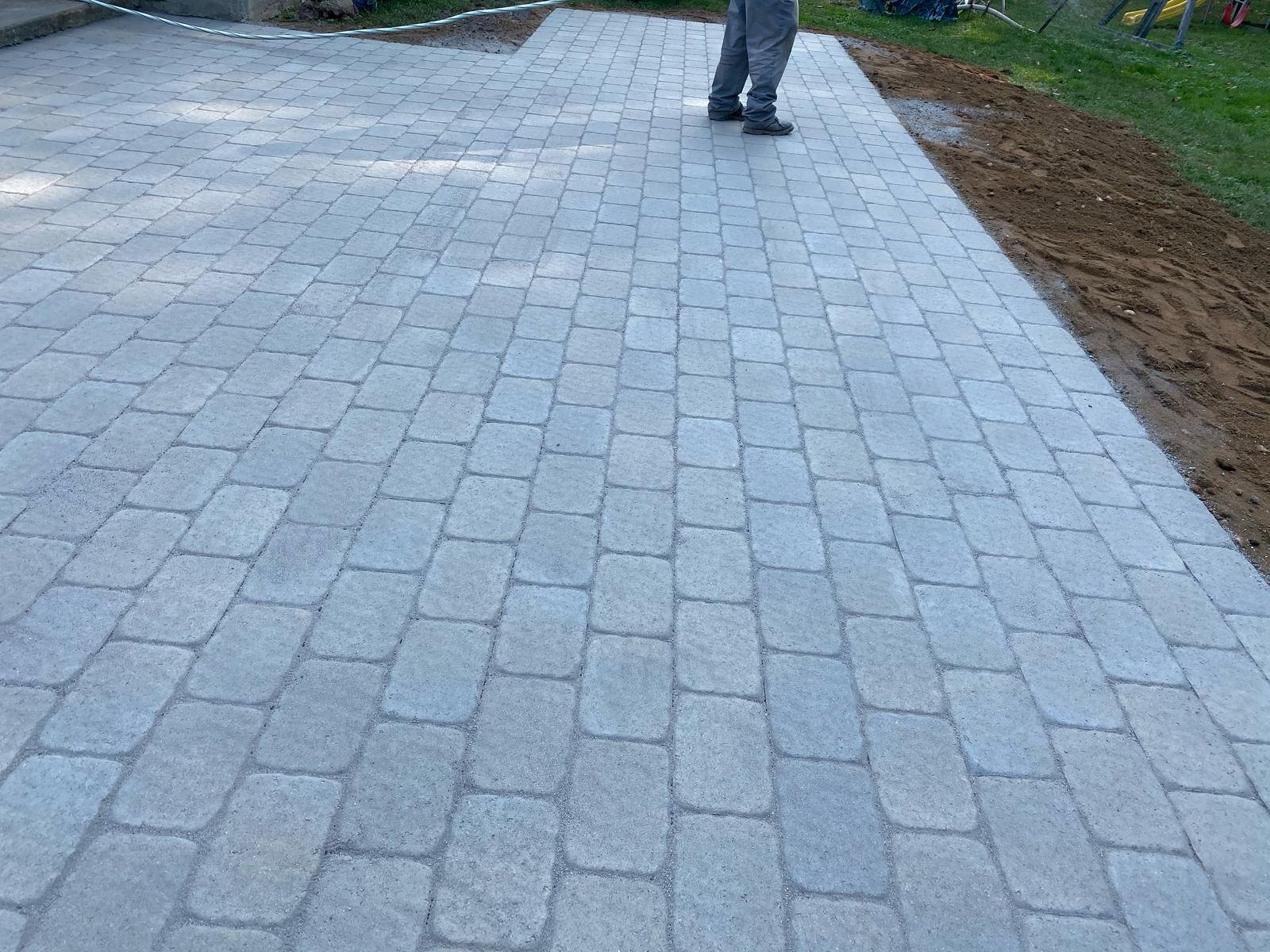 Freshly laid light-gray cobblestone patio